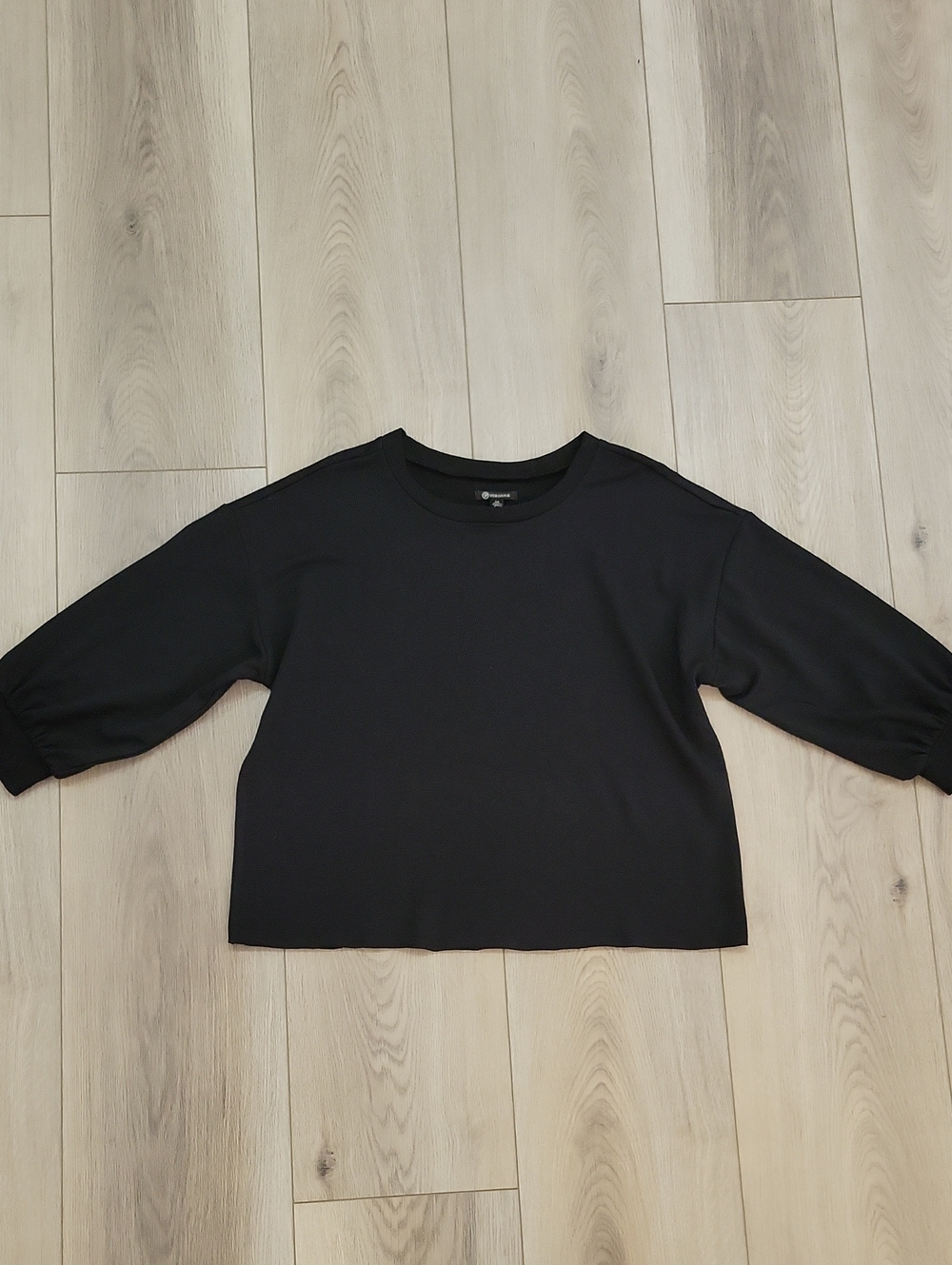 Versona Black Boxy Crewneck Sweatshirt